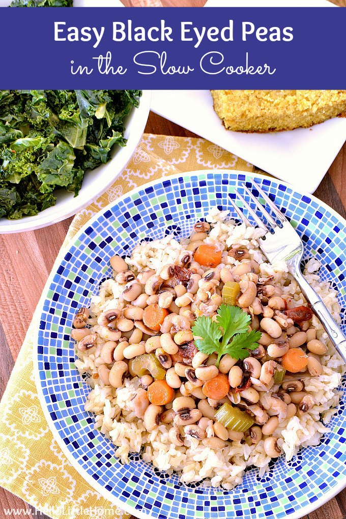 Easy Crock Pot Black Eyed Peas! Make these delicious vegetarian black eyed peas for New Year's Day or anytime! Learn how to cook Southern style black eyed peas in your slow cooker. Serve these vegan black eyed peas for a healthy meat free meal. These spicy black eyed peas from scratch (Hoppin' John), make a delish meatless dinner served with cornbread and collard greens. | Hello Little Home #blackeyedpeas #hoppinjohn #veganrecipes #vegetarianrecipes #slowcookerrecipes #crockpotrecipes