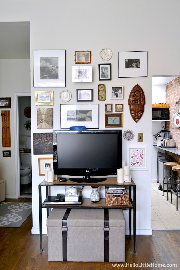 Don't miss this gallery wall revamp! Plus, get tips for creating your own gallery wall! | Hello Little Home