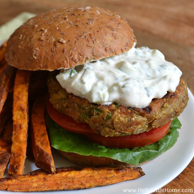 Indian Spiced Quinoa Chickpea Burgers ... yum! Get this easy recipe + 100 other vegetarian fall recipes that are perfect for any occassion! | Hello Little Home