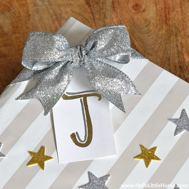Easy Gift Wrap Ideas: Stars, Stripes & Glitter! Plus, get my easy present wrapping tips! | Hello Little Home
