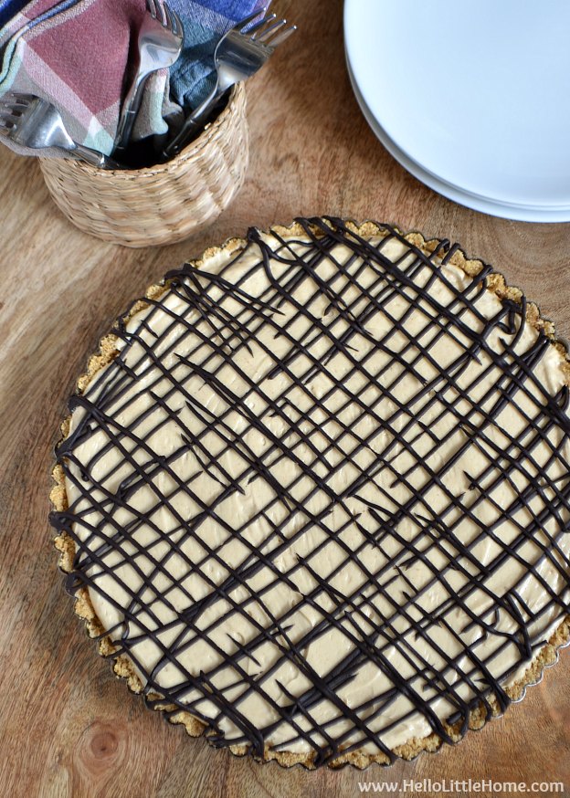 Creamy Peanut Butter Tart ... yum! Peanut butter and chocolate combine in an easy dessert recipe that's impossible to resist! Like a pie, only better, this no bake tart recipe is sure to be a hit on your family's table! | Hello Little Home