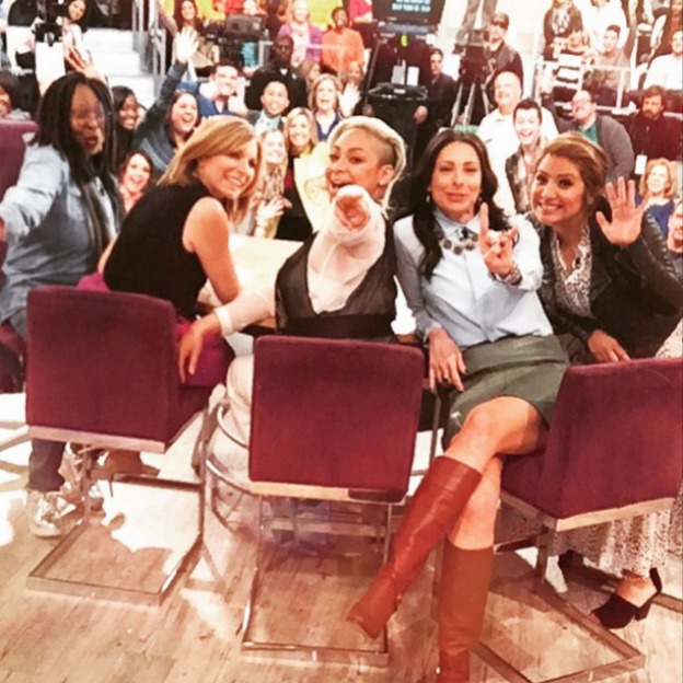 Raven-Simone Selfie from The View ... that's me in the back ... ha ha | Hello Little Home