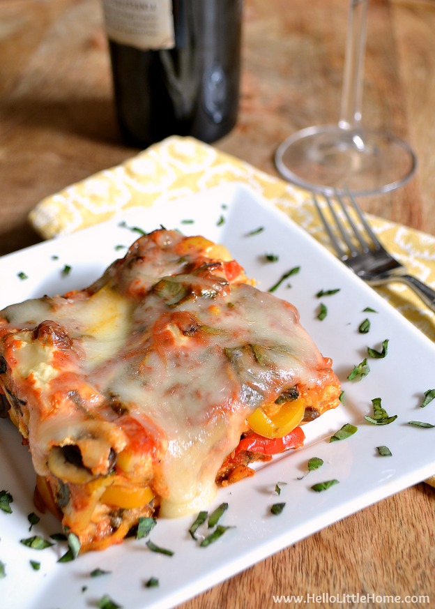 Easy Vegetable Crock Pot Lasagna ... fix it and forget it! This fast vegetarian slow cooker lasagna recipe is easy to make and filled with delicious veggies and lots of cheese ... total comfort food! | Hello Little Home