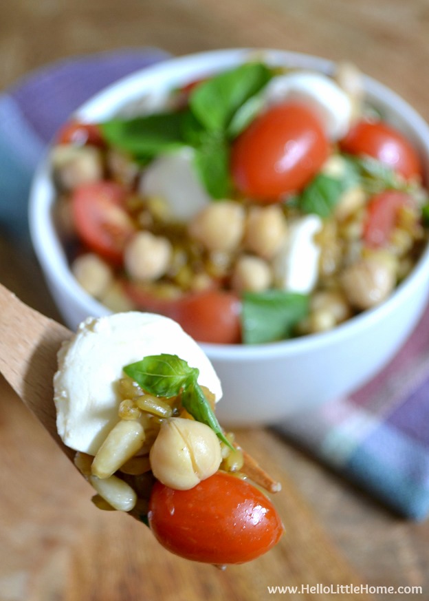This Tomato, Basil, and Mozzarella Freekeh Salad is super healthy and full of fresh summer flavors! Serve it as a delicious vegetarian main dish or side. | Hello Little Home