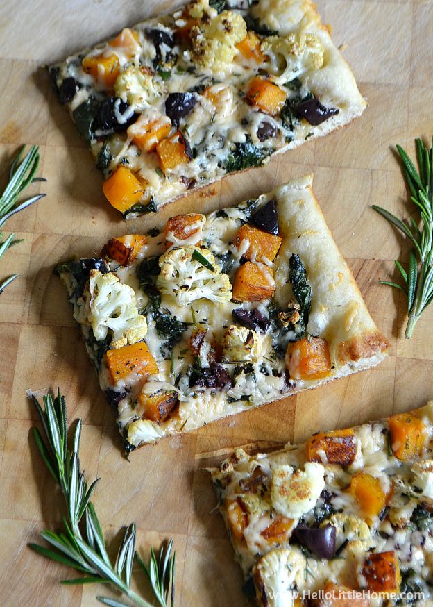 Roasted Fall Vegetable Pizza ... yum! Get this easy recipe + 100 other vegetarian fall recipes that are perfect for any occassion! | Hello Little Home