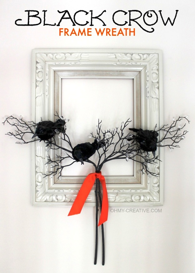 DIY Halloween Craft Ideas: Crow Wreath from Oh My Creative | Hello Little Home