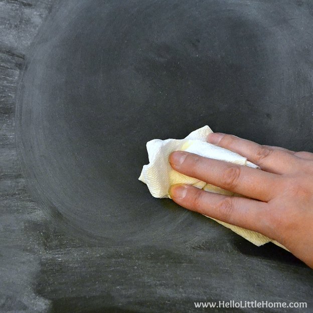 Step-by-step tutorial for making gorgeous DIY Thanksgiving Chalkboard Art! | Hello Little Home