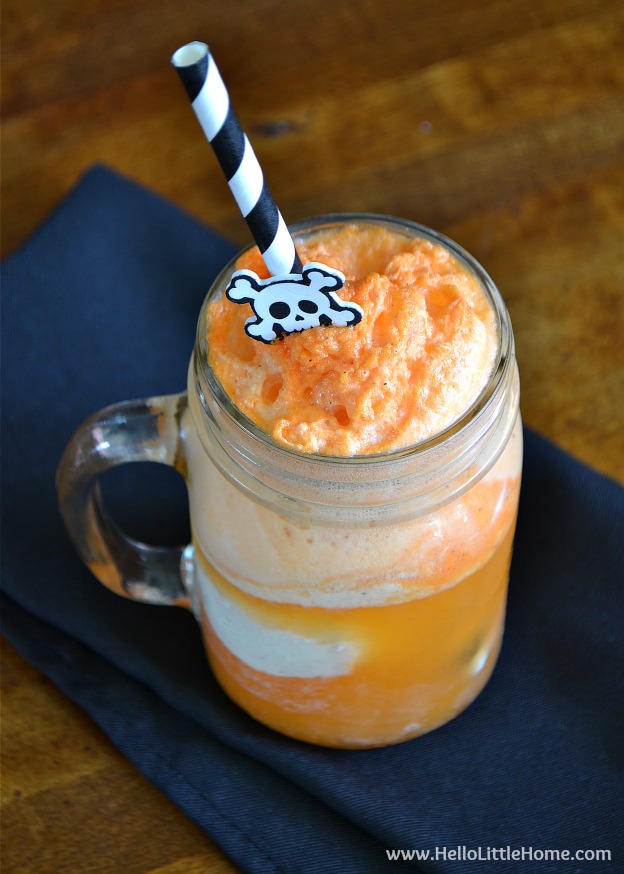 Searching for spooky Halloween treats? You're going to love this Orange You Glad It's Halloween Float! | Hello Little Home #SpookySnacks