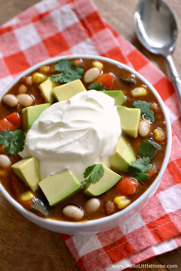 Warm up with a bowl of this delicious Three Pepper Vegetarian White Bean Chili! | Hello LIttle Home