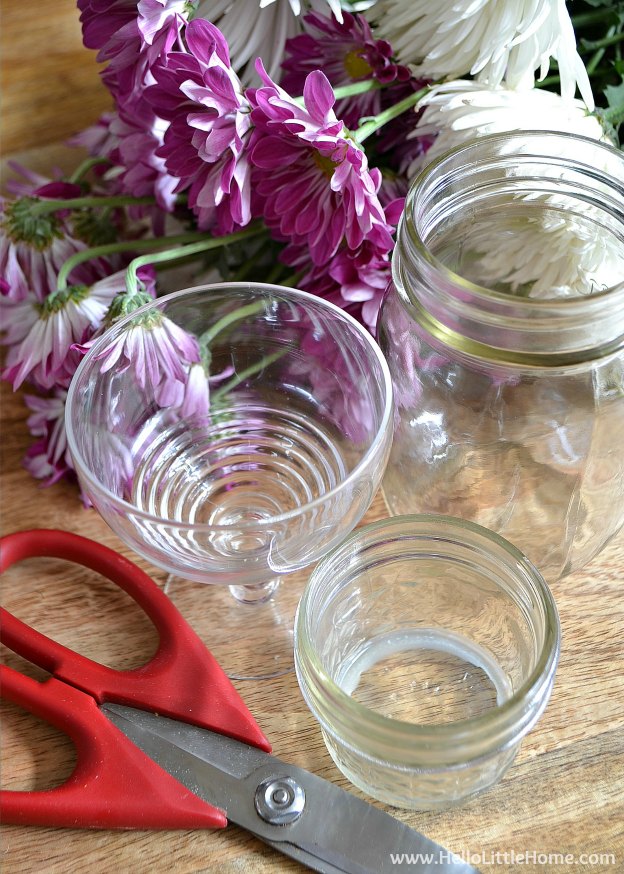 Step by step instructions for making an easy and inexpensive flower arrangement! All you need is a supermarket bouquet of flowers and a collection of glass jars! | Hello Little Home