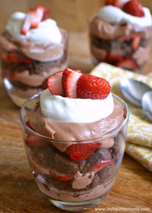 You are going to love this Chocolate Covered Strawberry Parfait! Get this easy recipe + over 60 more vegetarian summer recipes that are perfect for any occassion! | Hello Little Home