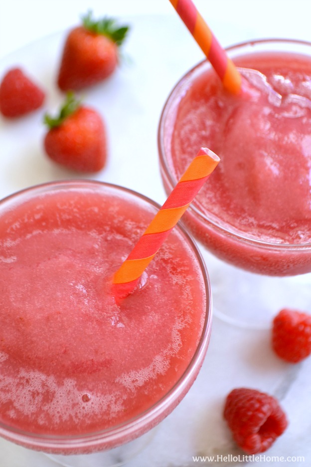 Rosé lovers, you have to try the Frosé, a Frozen Strawberry Rosé Slushie! This wine slushie recipe is pretty much the ultimate summer cocktail, and it only takes 4 ingredients to make! | Hello Little Home