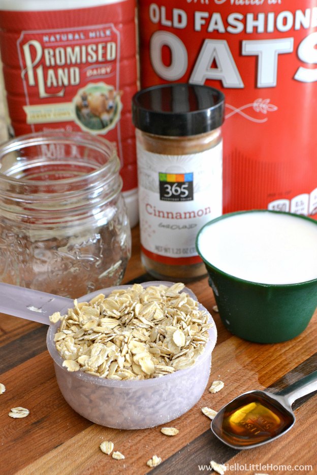 Easy Overnight Oats in a Jar ... 3 Ways! Learn how to make this delicious, nutricious, and timesaving breakfast recipe to free up your mornings! | Hello Little Home