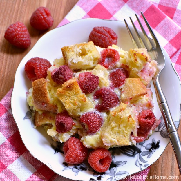 Raspberry White Chocolate Bread Pudding ... yum! Learn how to make this easy bread pudding recipe that's filled with fresh raspberries and sweet white chocolate chips ... it's perfect for Valentine's Day or anytime you're craving a sweet treat! | Hello Little Home