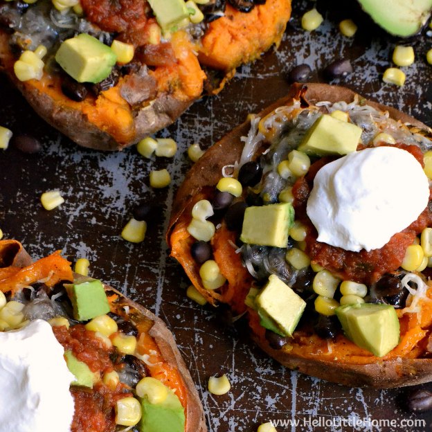 Tex-Mex Stuffed Sweet Potatoes ... a delicious and easy vegetarian recipe! Makes a great weeknight dinner or tasty side dish for a big family meal! | Hello Little Home