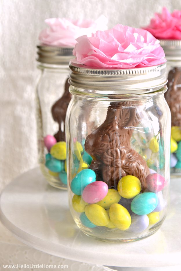 Mason Jar Easter Baskets ... a cute gift idea that takes minutes to make! This fun mason jar craft idea for Easter is the perfect way to decorate a tablescape, give as a favor, or just brighten someone's day! | Hello Little Home