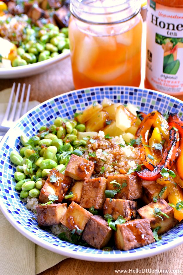 Teriyaki Tofu Bowl ... a delicious, easy recipe that's packed with veggies and lots of flavor! You are going to love this easy vegetarian bowl recipe. It starts with a quinoa base and features tasty tofu, yummy sauteed peppers, sweet pineapple, and protein packed edamame, and it's finished with a mouthwatering soy based homemade teriyaki sauce that's so simple to make! | Hello Little Home