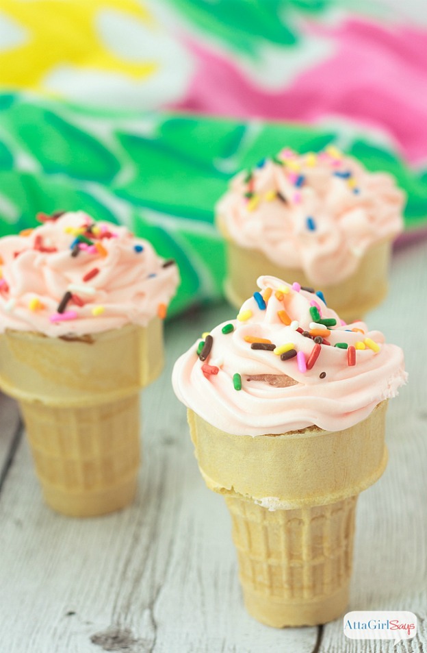 The ultimate Birthday Cake Alternatives roundup ... over 70 delicious recipes perfect for adults and for kids alike, including these Cupcake Ice Cream Cones fromm Atta Girl Says! These fun dessert ideas range from healthy to decadent. Awesome non cake birthday ideas your whole family will love! | Hello Little Home