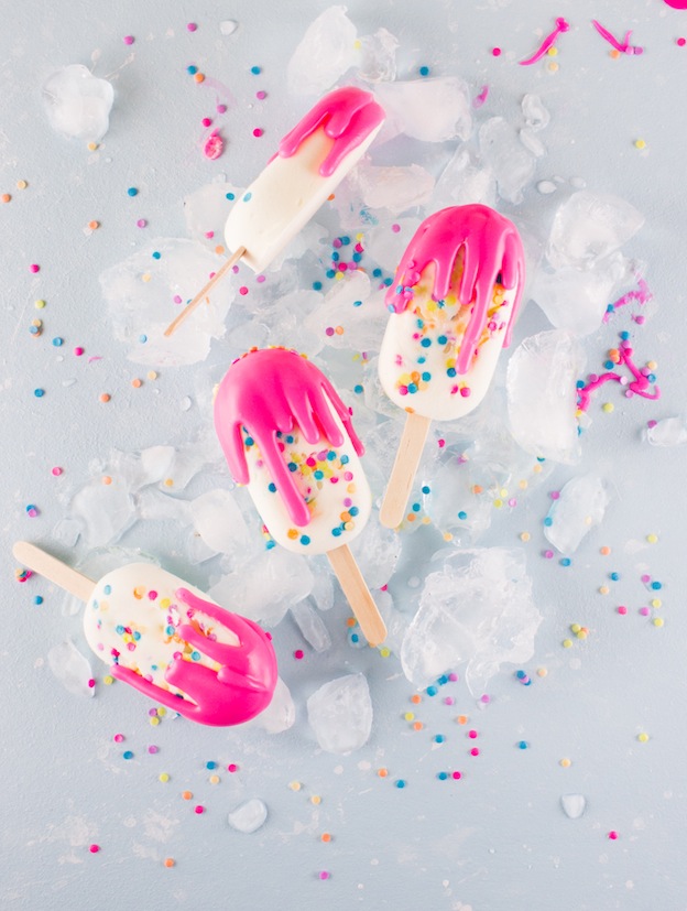 What to have instead of birthday caked? Check out the ultimate Birthday Cake Alternatives roundup ... over 70 delicious recipes perfect for adults and for kids alike, including these Cake Batter Popsicles from The Simple, Sweet Life! These fun dessert ideas range from healthy to decadent. Awesome alternatives to birthday cake your whole family will love! | Hello Little Home