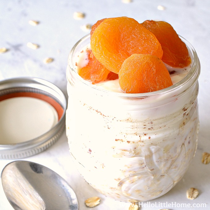 Overnight Oats topped with apricots
