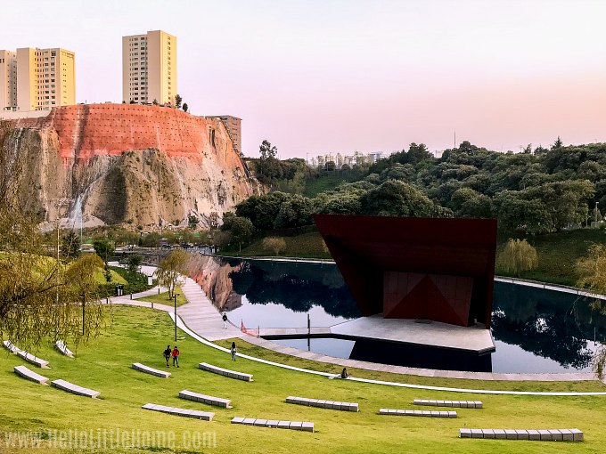 A photo of the amphitheater in Parque La Mexicana.