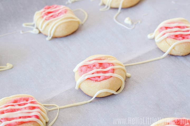 The finished cookies drizzled with melted white chocolate.