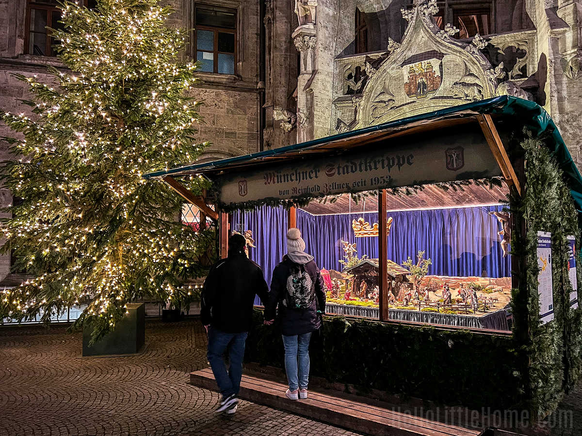A couple standing in front of the city crêche at in the Neus Rathaus courtyard.