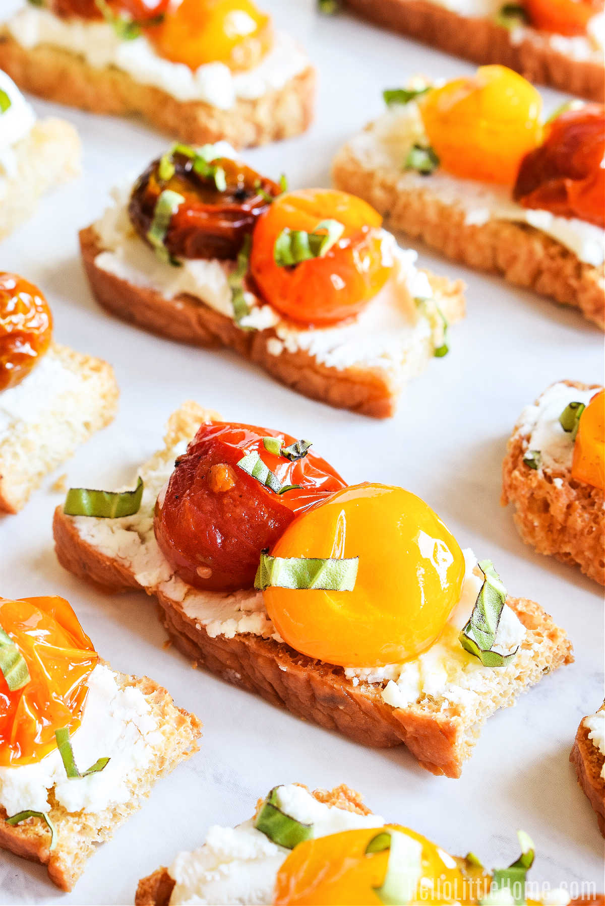 A tray of Roasted Tomato Crostini.