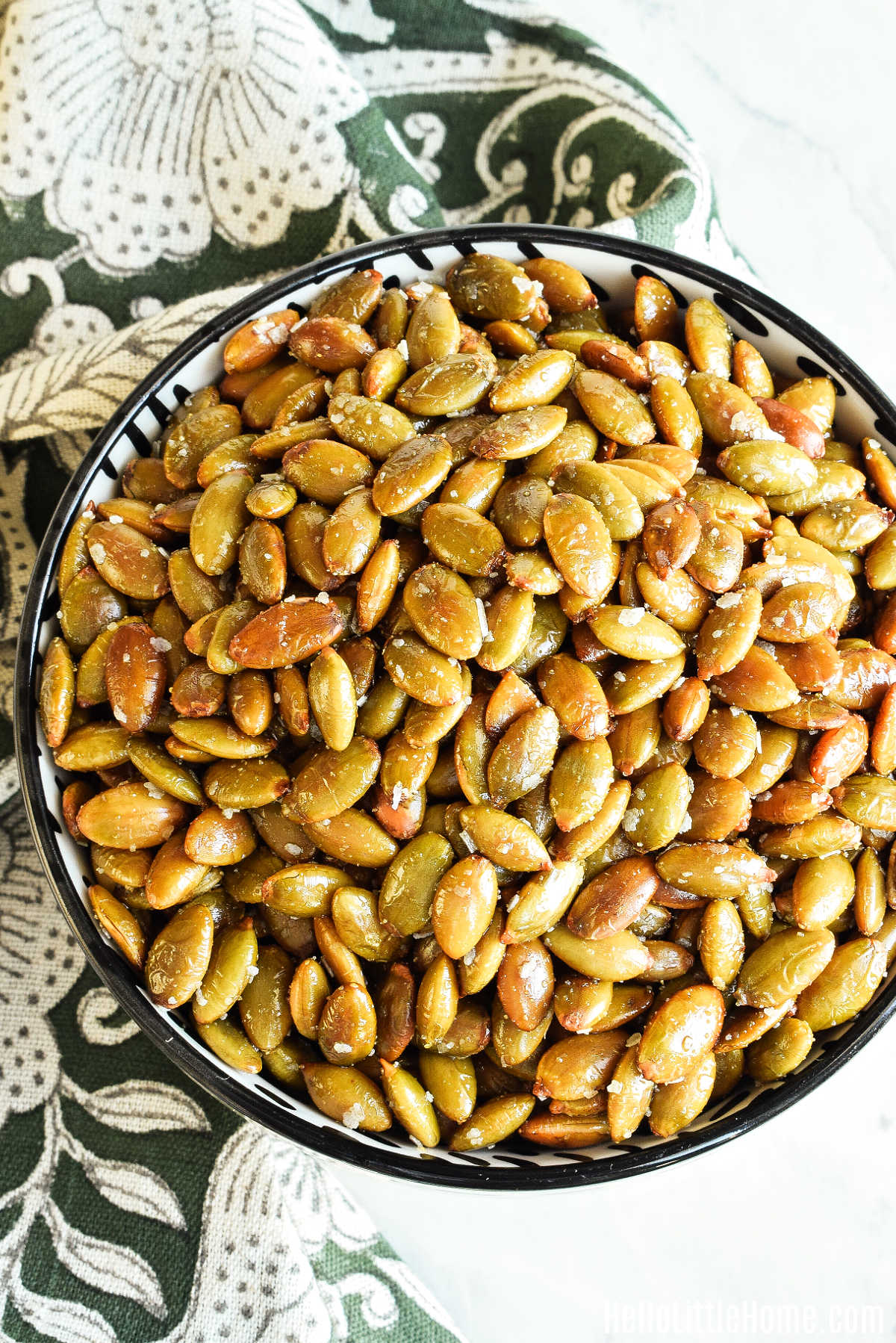A bowl of the toasted seeds served with a napkin.